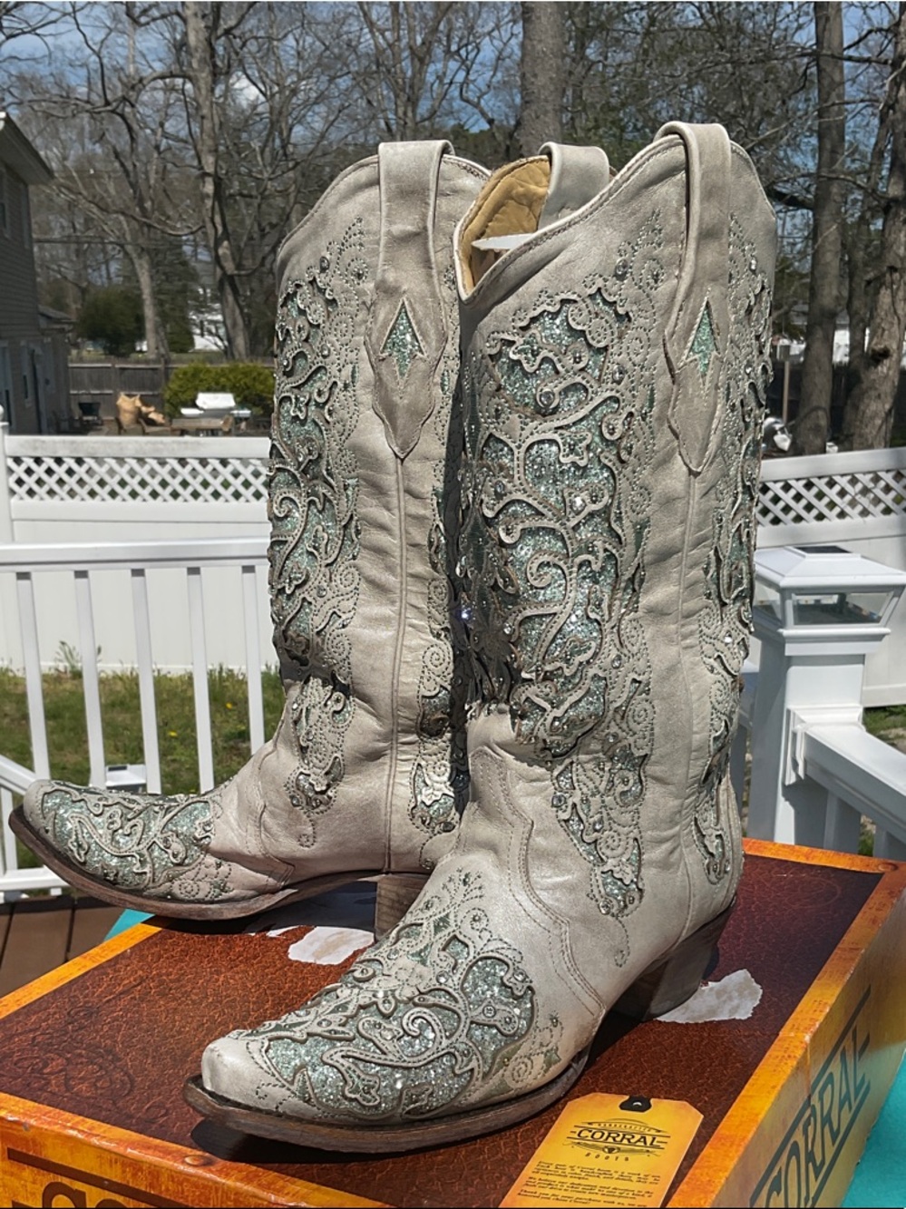 Corral Women's Embroidered Cream Heeled Cowboy Boots - Picture 2 of 4